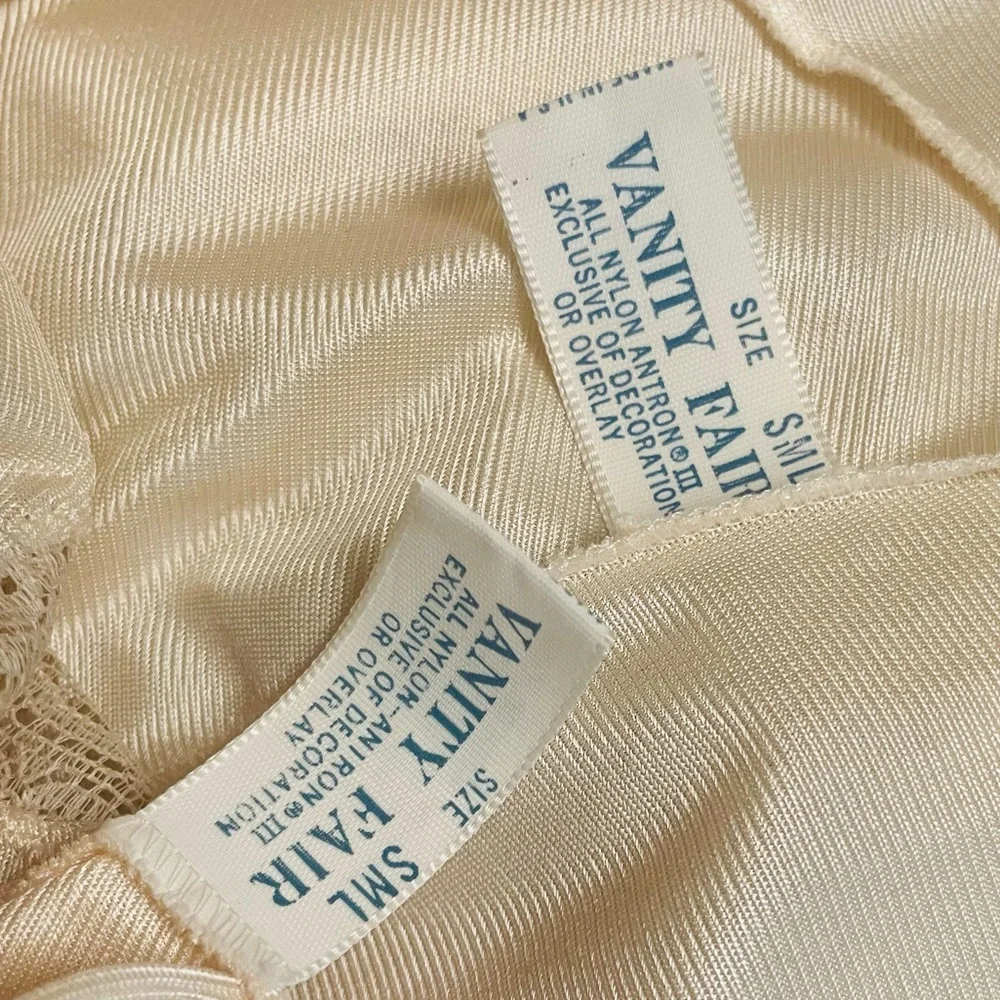 VANITY FAIR VINTAGE IVORY NIGHTGOWN SET SIZE SMALL